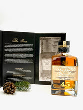 Charger l'image dans la galerie, "VERY RARE" Whisky Canadian Club Chronicles "THE ICON" 45 Years 750ml. Very limited